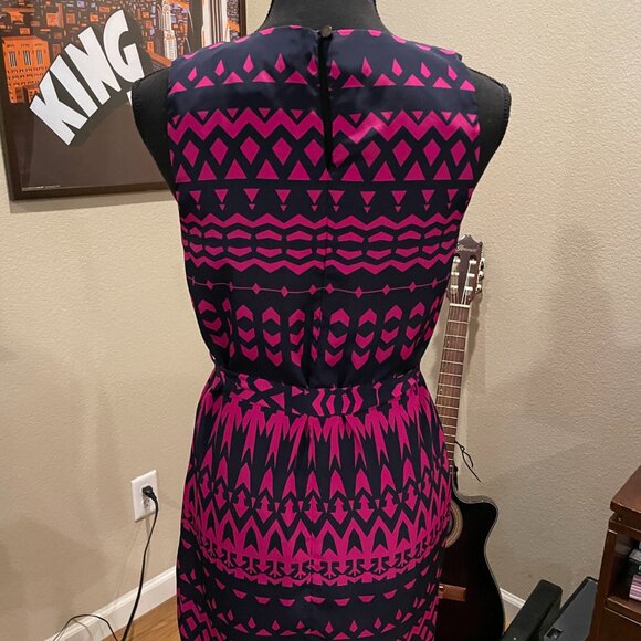 Forever 21 Geometric Fuchsia & Navy Shift Dress - Picture 4 of 7